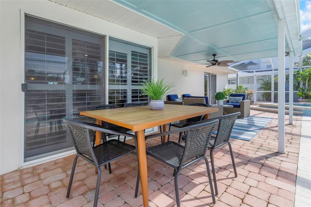Activo con contrato: $799,999 (4 camas, 2 baños, 1860 Pies cuadrados)