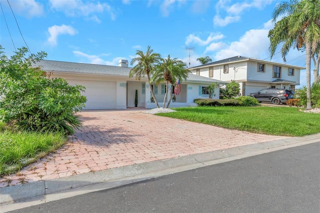 Activo con contrato: $799,999 (4 camas, 2 baños, 1860 Pies cuadrados)