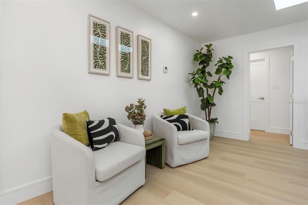 Activo con contrato: $799,999 (4 camas, 2 baños, 1860 Pies cuadrados)