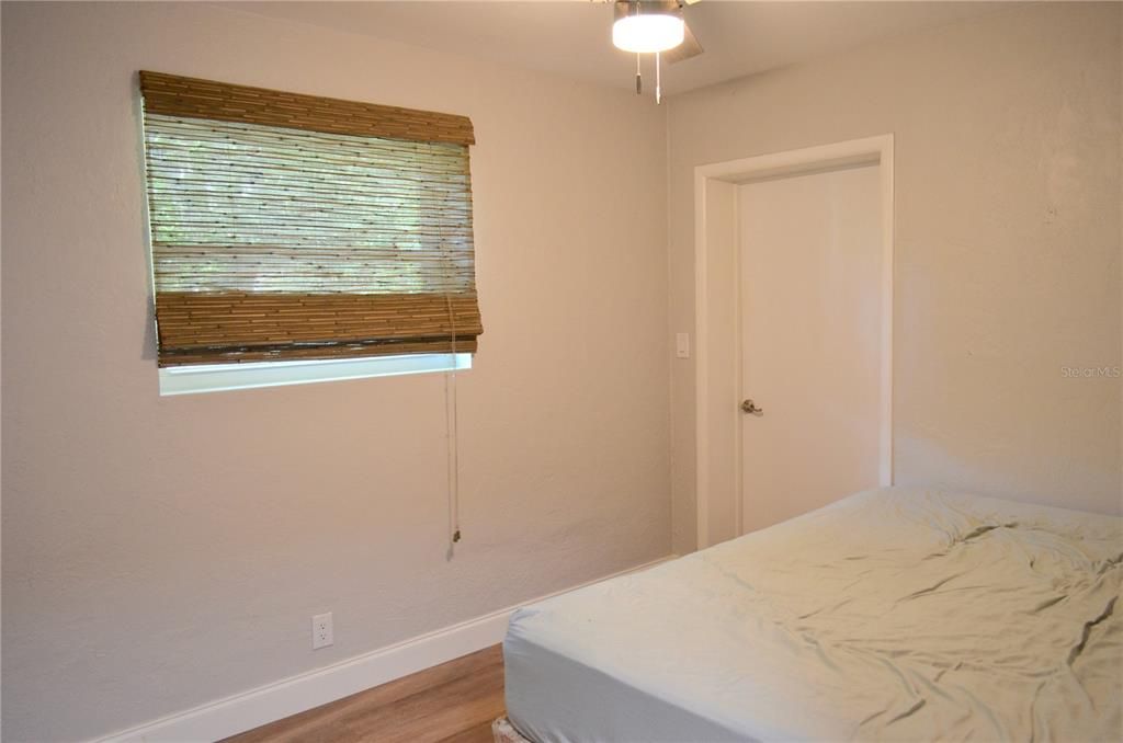 На продажу: $210,000 (3 спален, 1 ванн, 1366 Квадратных фут)