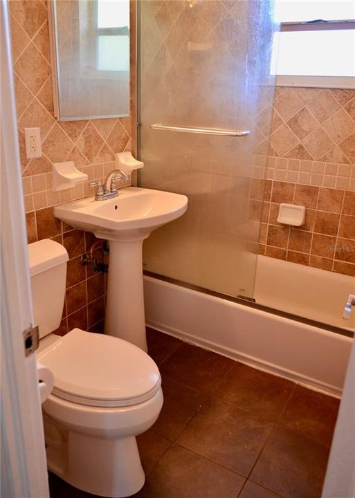 На продажу: $210,000 (3 спален, 1 ванн, 1366 Квадратных фут)