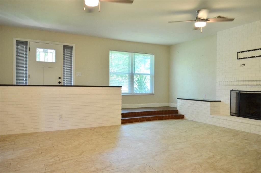 На продажу: $210,000 (3 спален, 1 ванн, 1366 Квадратных фут)