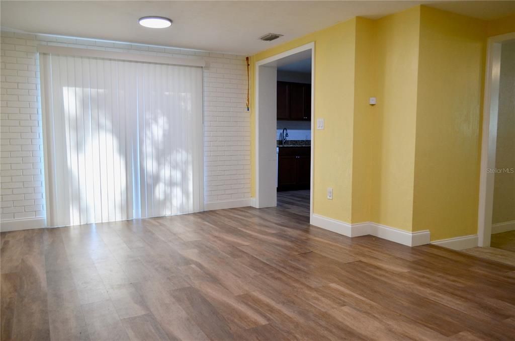 На продажу: $210,000 (3 спален, 1 ванн, 1366 Квадратных фут)