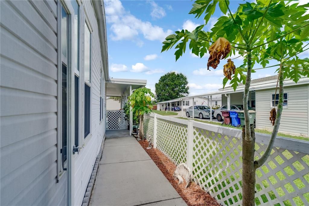 合同活跃: $264,900 (3 贝兹, 2 浴室, 2009 平方英尺)