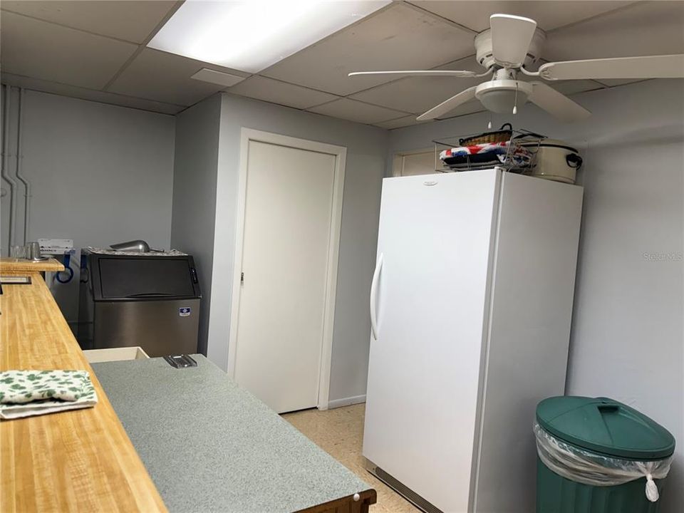 合同活跃: $264,900 (3 贝兹, 2 浴室, 2009 平方英尺)