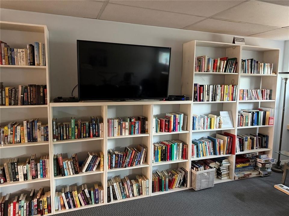 合同活跃: $264,900 (3 贝兹, 2 浴室, 2009 平方英尺)