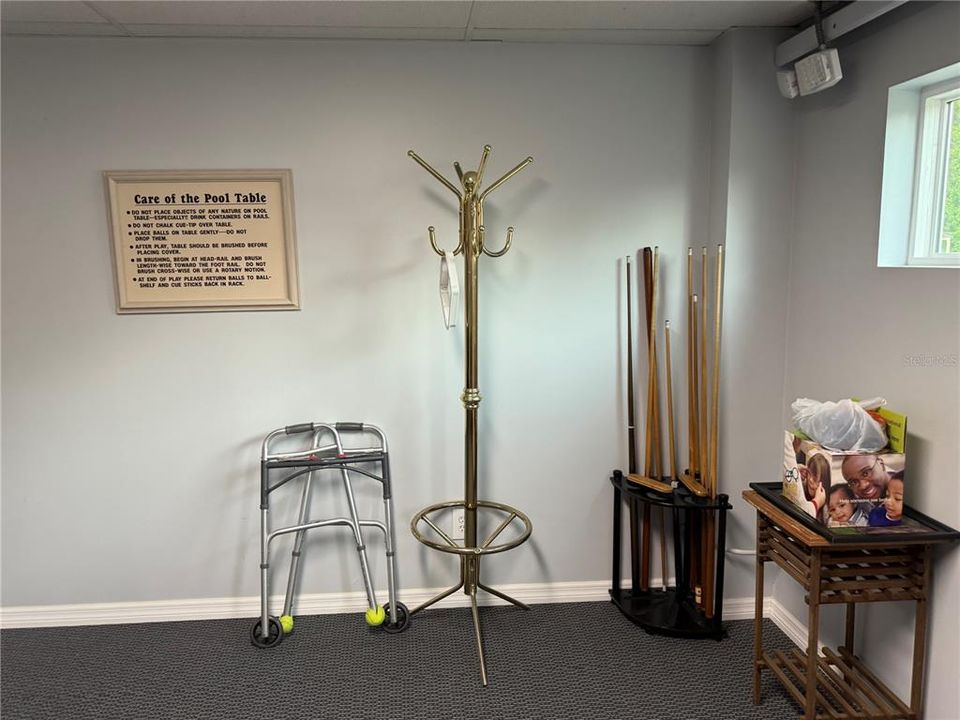 合同活跃: $264,900 (3 贝兹, 2 浴室, 2009 平方英尺)