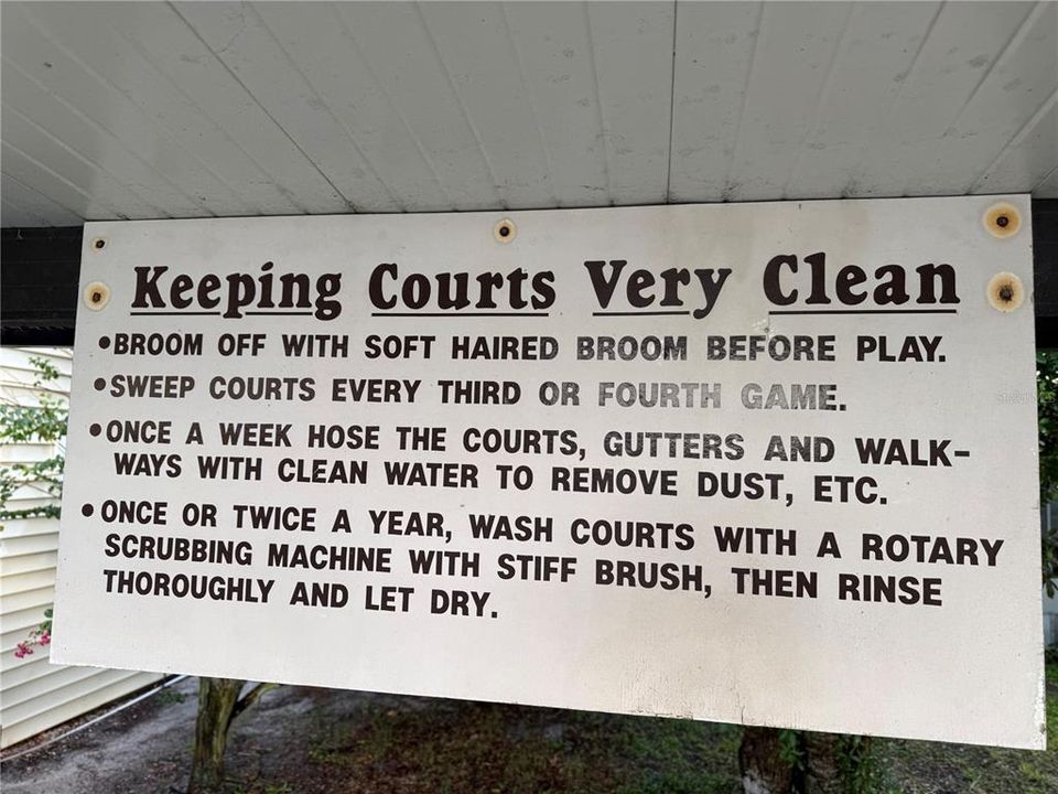 合同活跃: $264,900 (3 贝兹, 2 浴室, 2009 平方英尺)