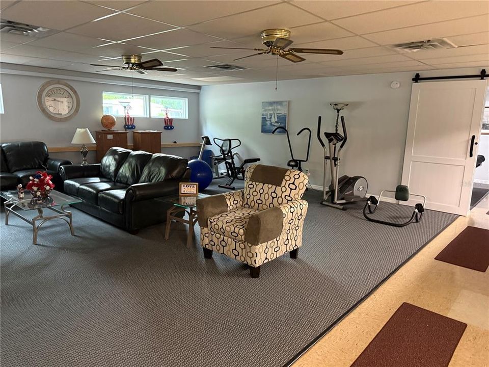 合同活跃: $264,900 (3 贝兹, 2 浴室, 2009 平方英尺)