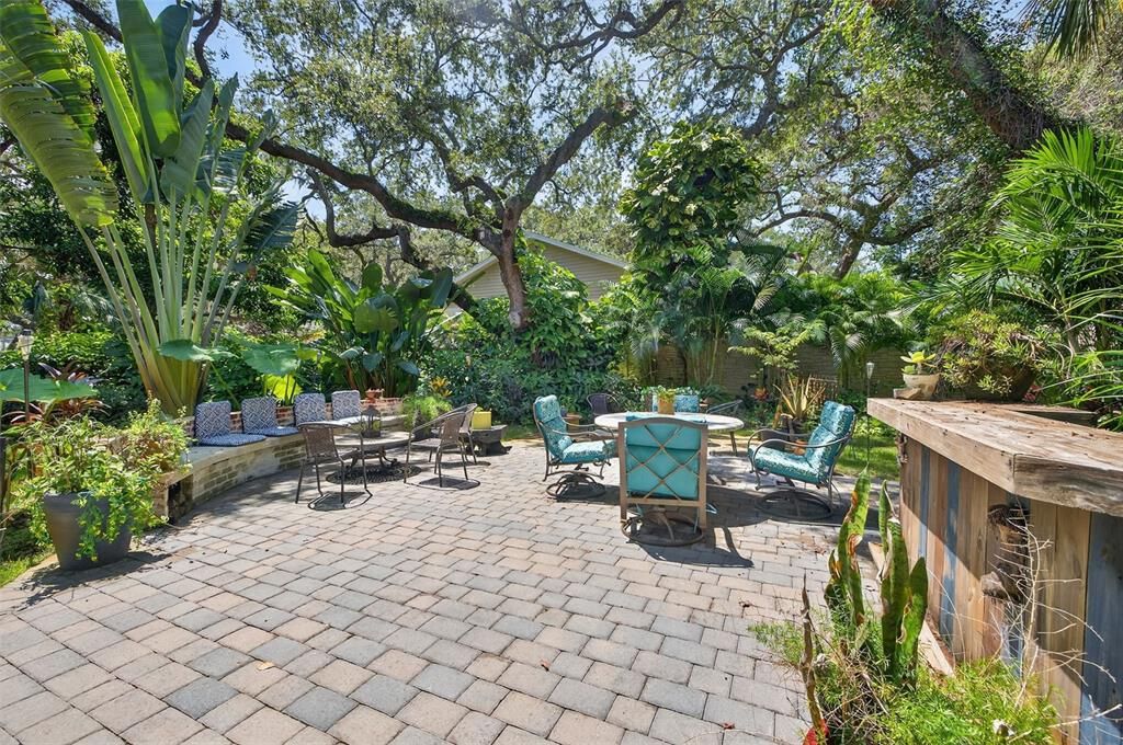 For Sale: $1,774,000 (3 beds, 2 baths, 2677 Square Feet)