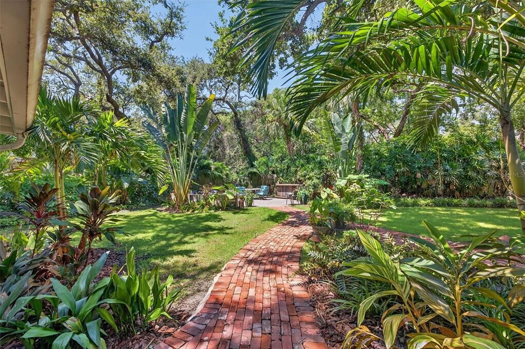 For Sale: $1,774,000 (3 beds, 2 baths, 2677 Square Feet)