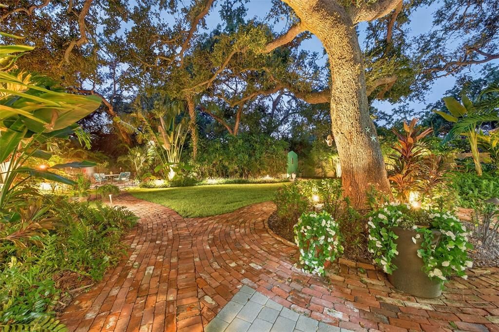 For Sale: $1,774,000 (3 beds, 2 baths, 2677 Square Feet)