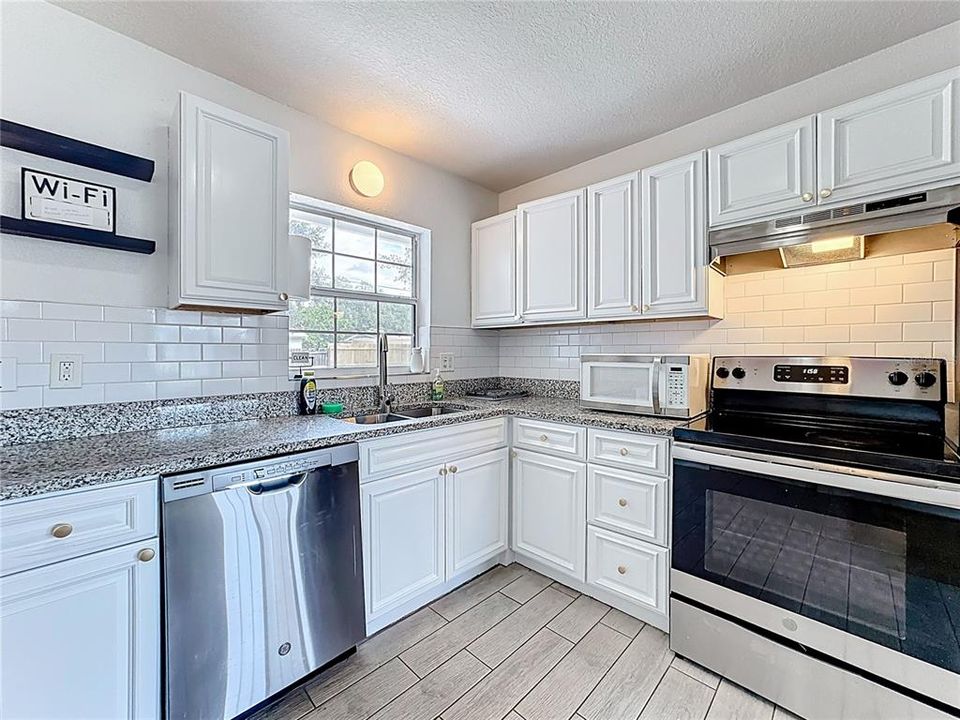 For Sale: $335,000 (4 beds, 2 baths, 1432 Square Feet)