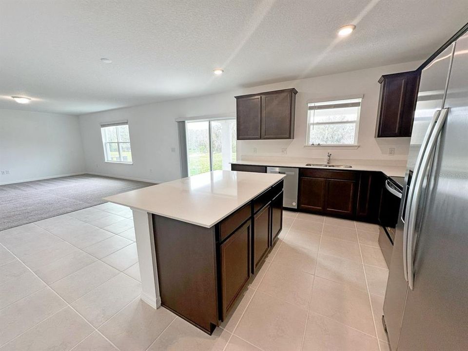 待售: $390,000 (5 贝兹, 3 浴室, 2416 平方英尺)