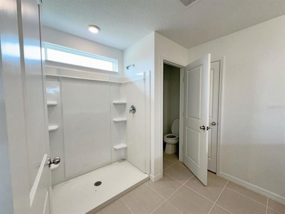 待售: $390,000 (5 贝兹, 3 浴室, 2416 平方英尺)