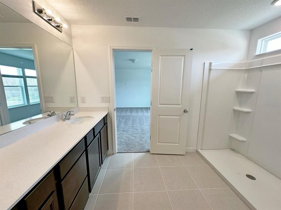 待售: $390,000 (5 贝兹, 3 浴室, 2416 平方英尺)