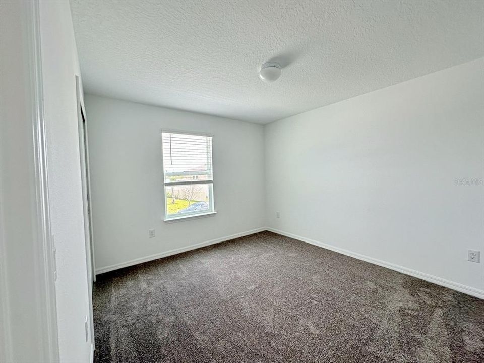 待售: $390,000 (5 贝兹, 3 浴室, 2416 平方英尺)