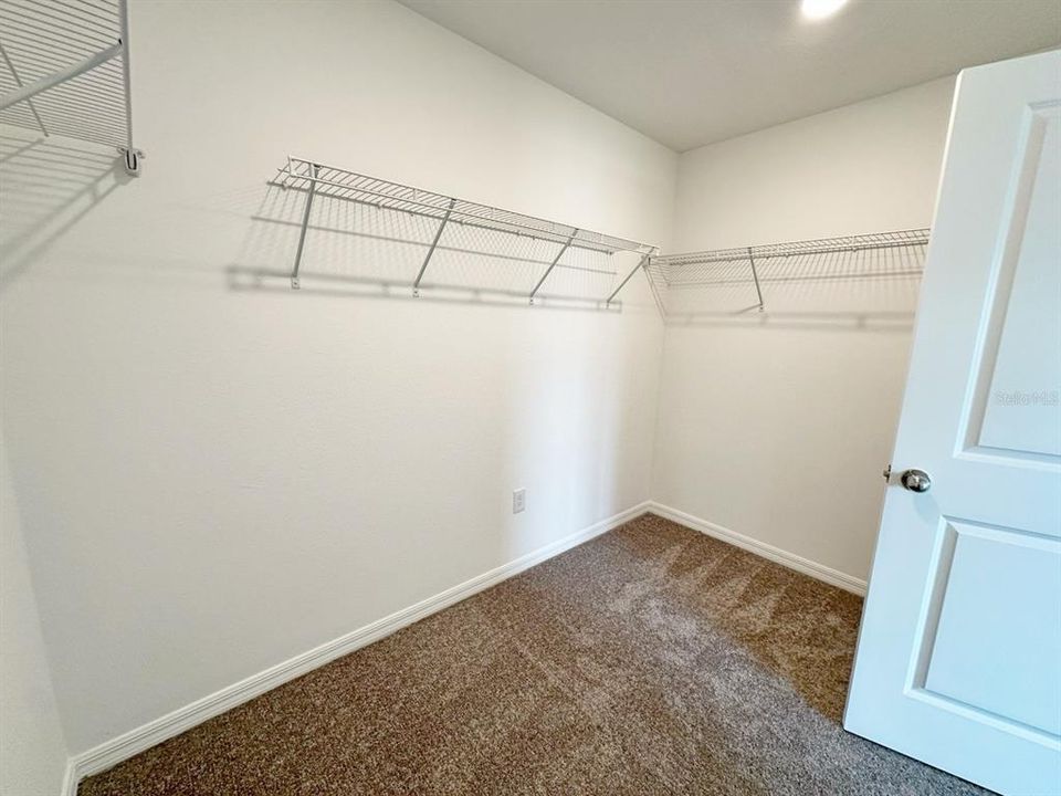 待售: $390,000 (5 贝兹, 3 浴室, 2416 平方英尺)