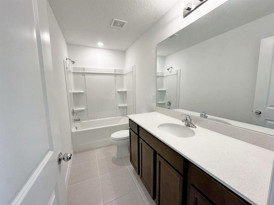 待售: $390,000 (5 贝兹, 3 浴室, 2416 平方英尺)