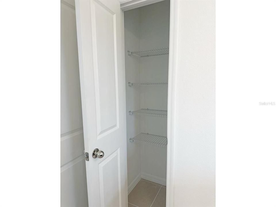 待售: $390,000 (5 贝兹, 3 浴室, 2416 平方英尺)