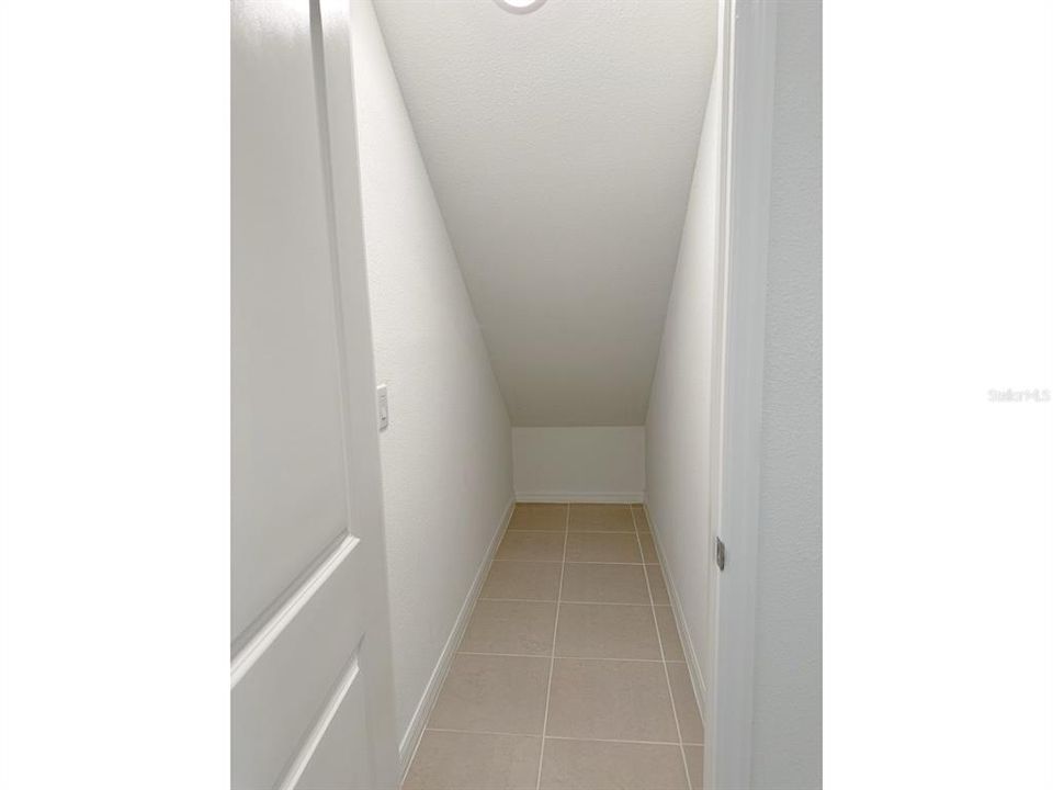 待售: $390,000 (5 贝兹, 3 浴室, 2416 平方英尺)