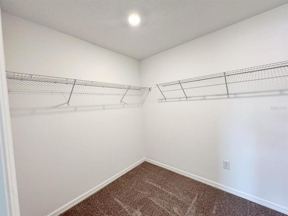 待售: $390,000 (5 贝兹, 3 浴室, 2416 平方英尺)