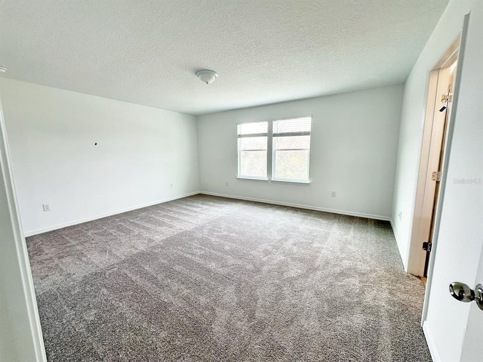 待售: $390,000 (5 贝兹, 3 浴室, 2416 平方英尺)