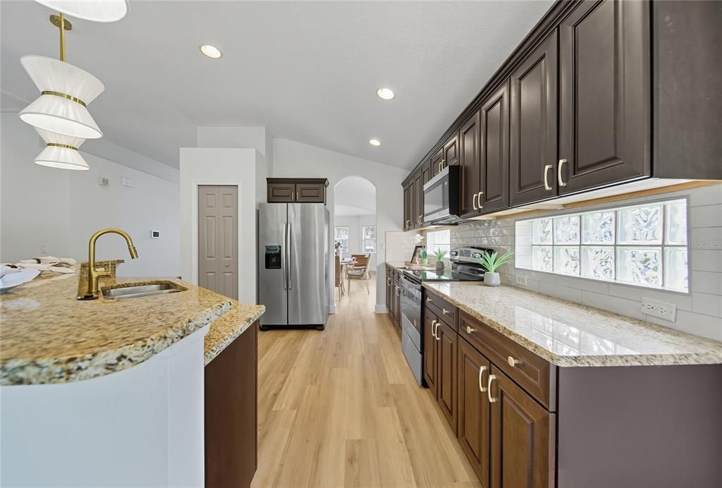 Activo con contrato: $414,900 (3 camas, 2 baños, 1846 Pies cuadrados)