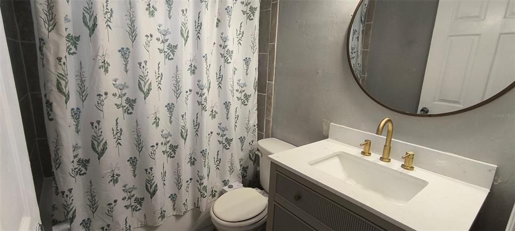 Active With Contract: $214,999 (3 beds, 1 baths, 1400 Square Feet)