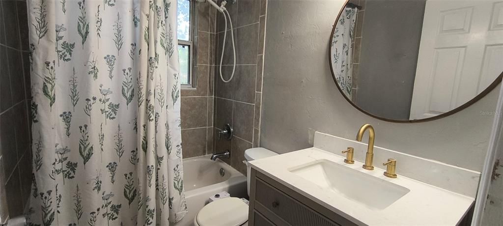 Active With Contract: $214,999 (3 beds, 1 baths, 1400 Square Feet)