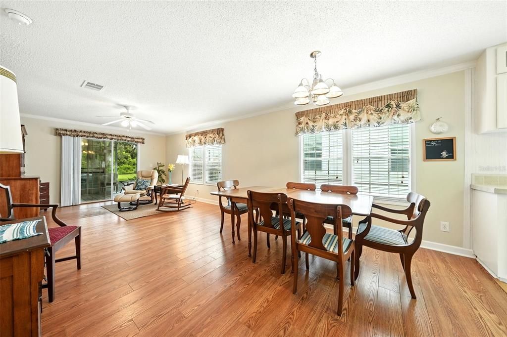 待售: $229,000 (3 贝兹, 2 浴室, 1456 平方英尺)