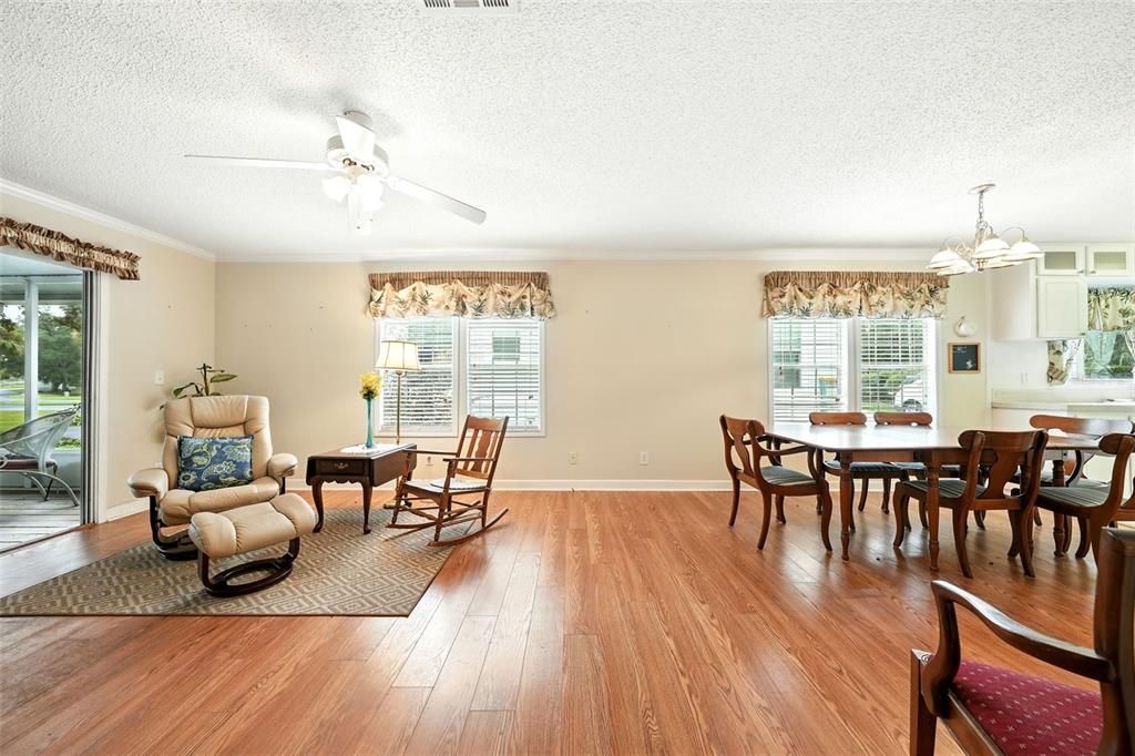 待售: $229,000 (3 贝兹, 2 浴室, 1456 平方英尺)