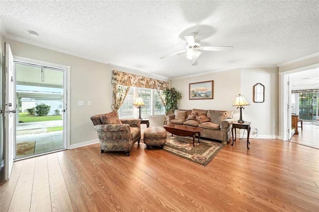 待售: $229,000 (3 贝兹, 2 浴室, 1456 平方英尺)