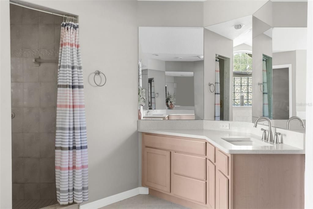 Activo con contrato: $459,900 (2 camas, 3 baños, 2208 Pies cuadrados)