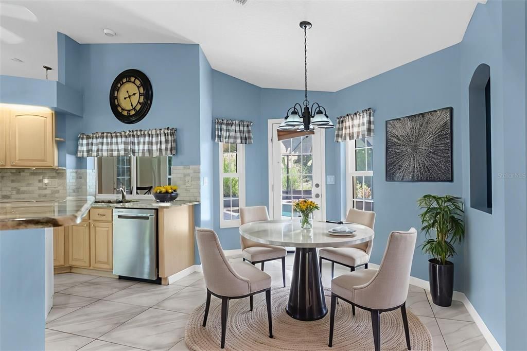 Activo con contrato: $459,900 (2 camas, 3 baños, 2208 Pies cuadrados)