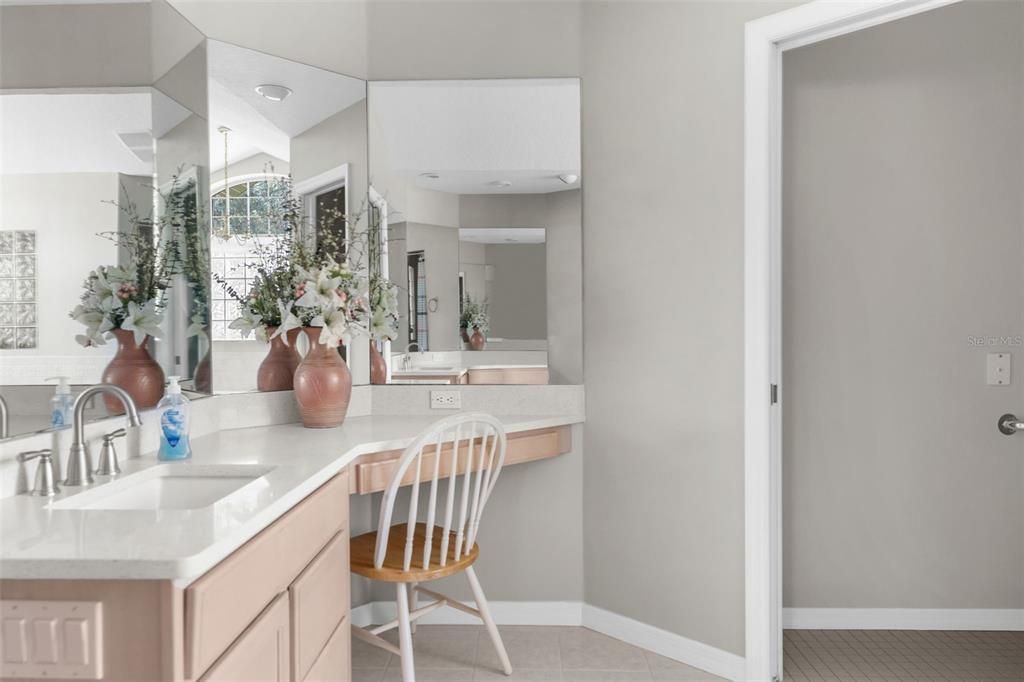 Activo con contrato: $459,900 (2 camas, 3 baños, 2208 Pies cuadrados)