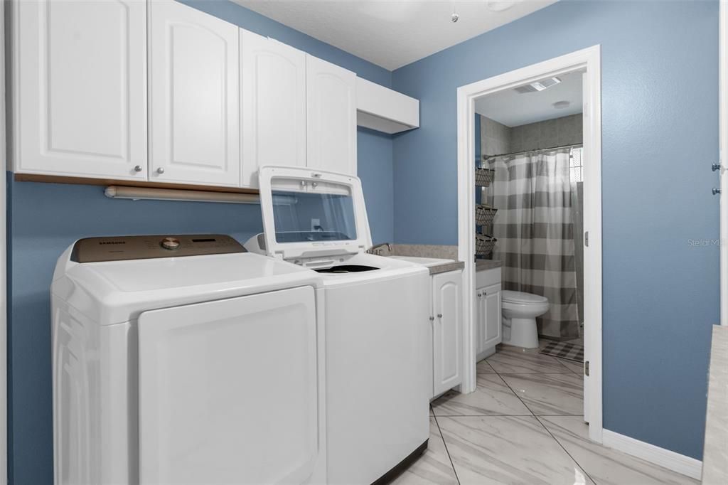 Activo con contrato: $459,900 (2 camas, 3 baños, 2208 Pies cuadrados)