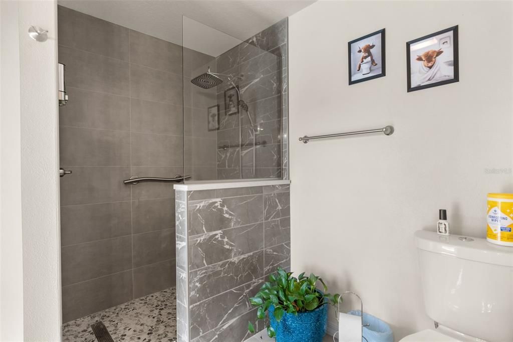 Activo con contrato: $459,900 (2 camas, 3 baños, 2208 Pies cuadrados)