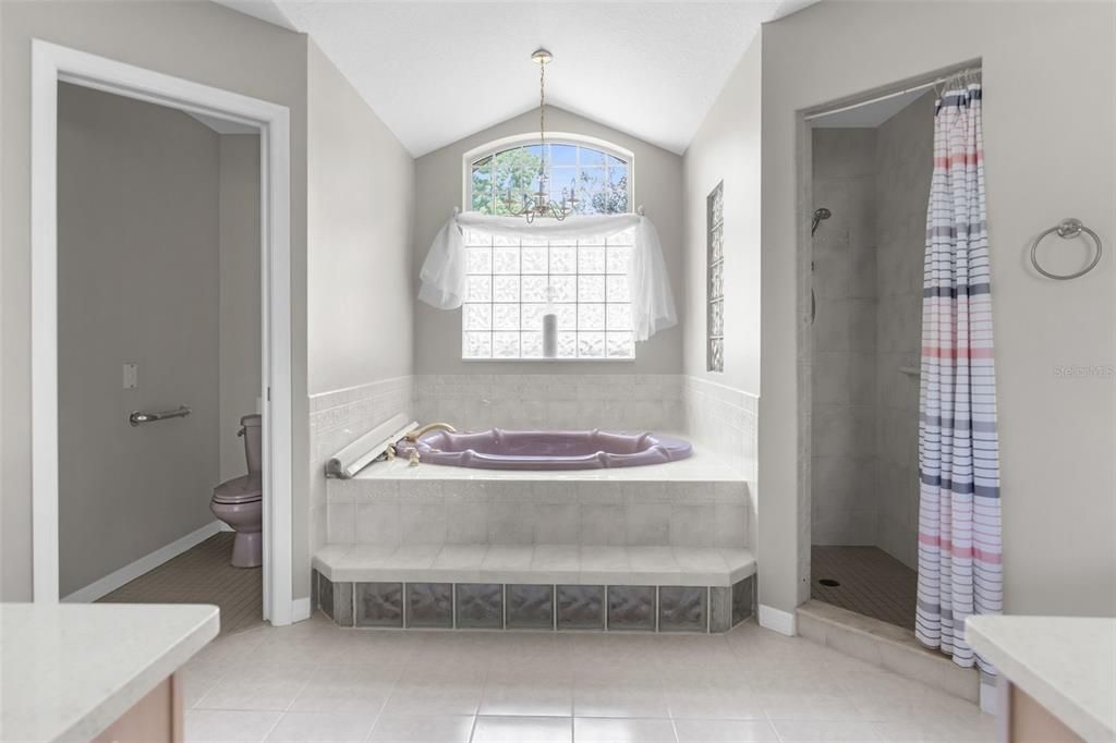 Activo con contrato: $459,900 (2 camas, 3 baños, 2208 Pies cuadrados)