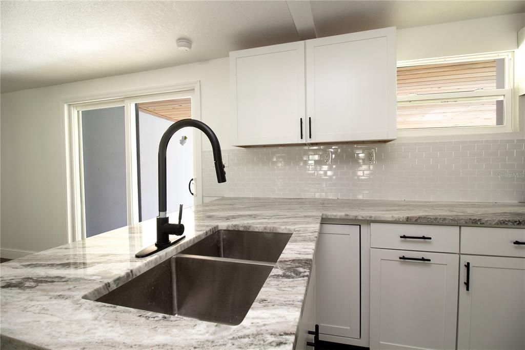 待售: $599,900 (5 贝兹, 4 浴室, 2264 平方英尺)