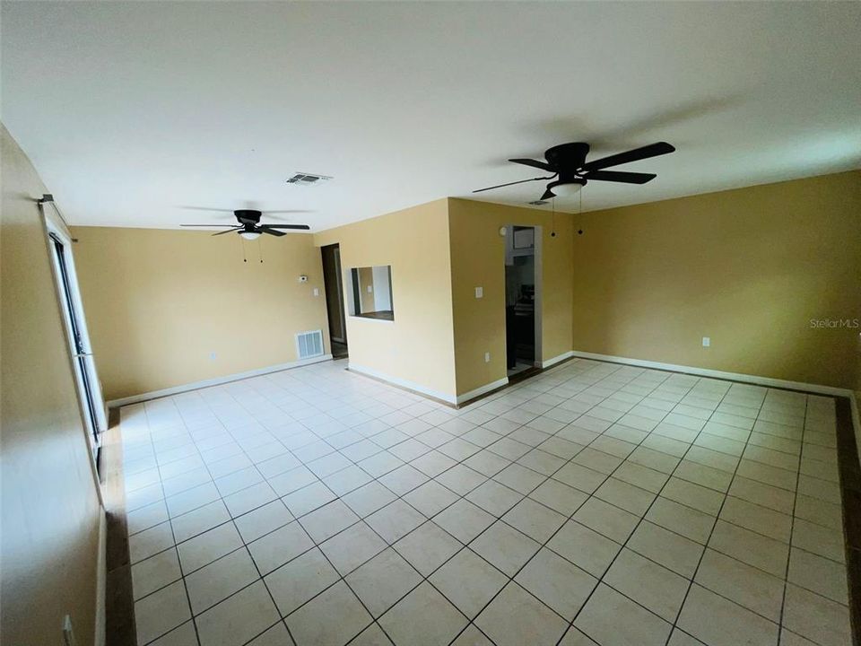 For Sale: $125,000 (2 beds, 2 baths, 947 Square Feet)