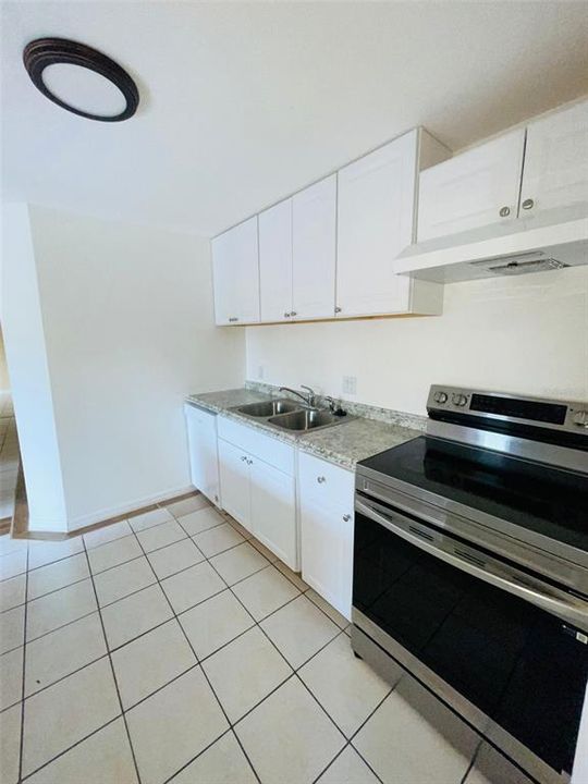 For Sale: $125,000 (2 beds, 2 baths, 947 Square Feet)