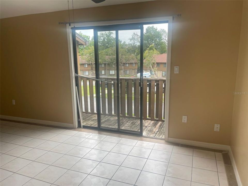 For Sale: $125,000 (2 beds, 2 baths, 947 Square Feet)