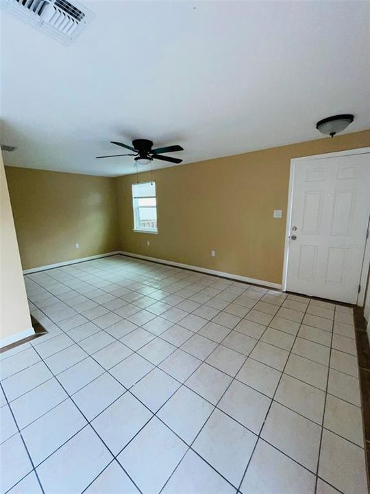 For Sale: $125,000 (2 beds, 2 baths, 947 Square Feet)