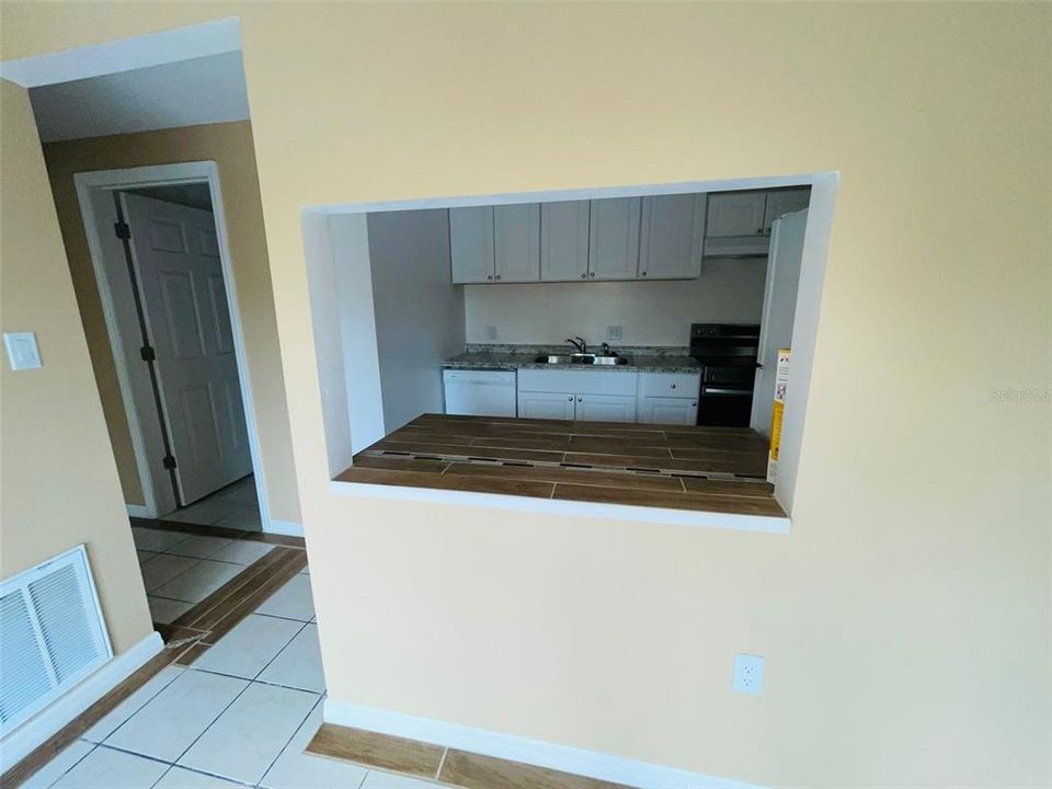 For Sale: $125,000 (2 beds, 2 baths, 947 Square Feet)