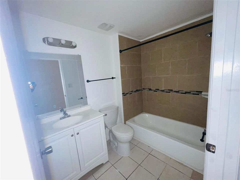 For Sale: $125,000 (2 beds, 2 baths, 947 Square Feet)