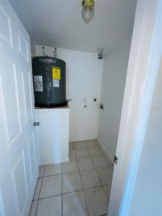 For Sale: $125,000 (2 beds, 2 baths, 947 Square Feet)