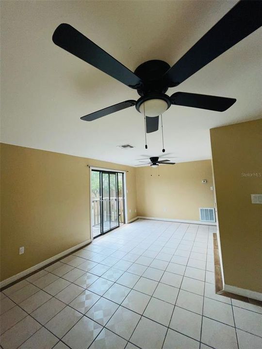 For Sale: $125,000 (2 beds, 2 baths, 947 Square Feet)