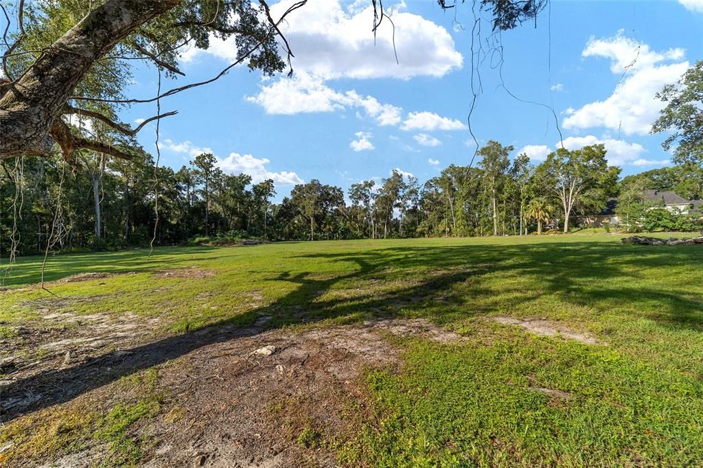 Active With Contract: $400,000 (1.05 acres)