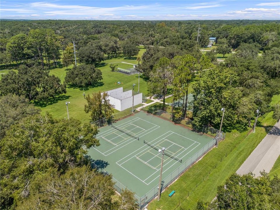 For Sale: $528,000 (3 beds, 2 baths, 2424 Square Feet)